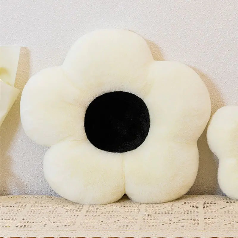 Pillow Black/White Flower Plush